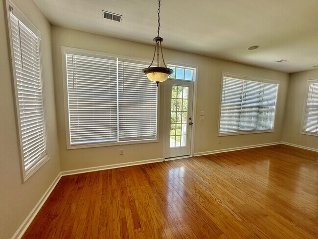 Building Photo - Spacious Four Bedroom Home in Westbury Park!