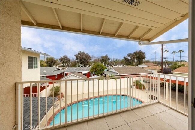 Building Photo - 642 N 6th Ave