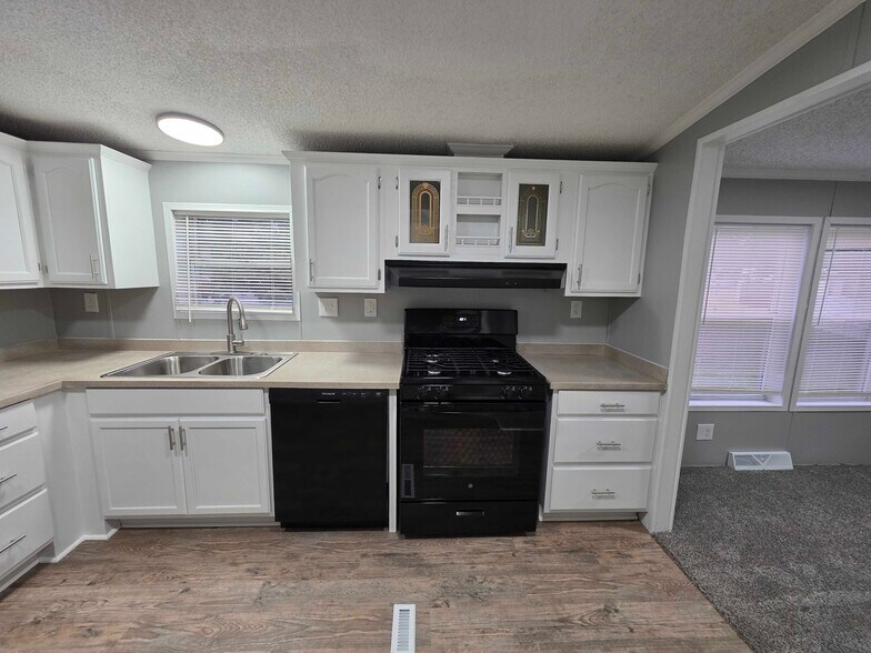 Building Photo - 3701 Juniper St