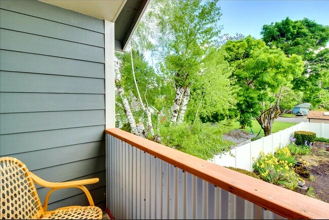 Building Photo - 6625 Amherst N St