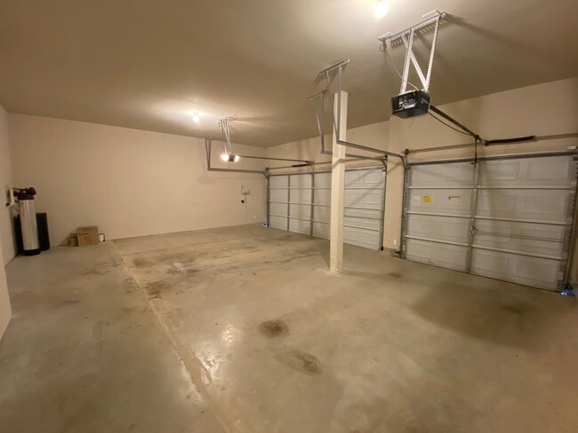Building Photo - July Move-In Special