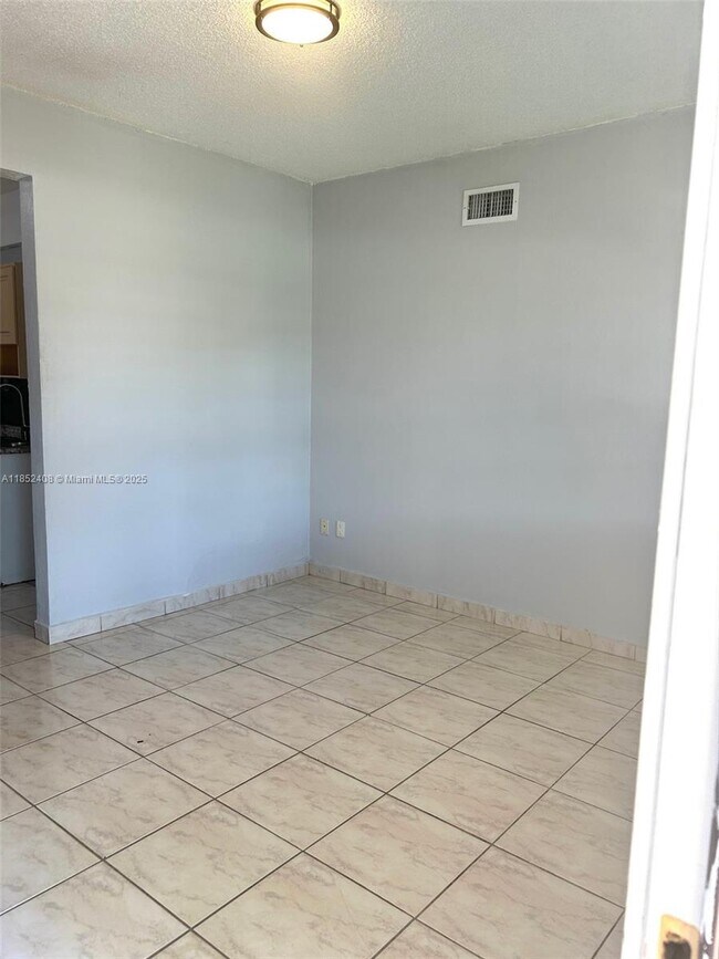 Building Photo - 5321 SW 67th Ave