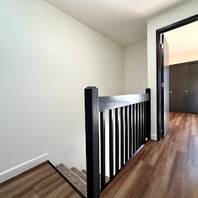 Building Photo - 4463-4463 SW Garden Home Rd