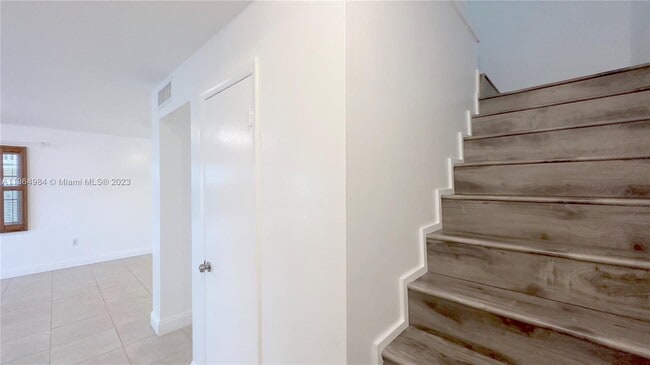 Building Photo - 8483 SW 137th Ave