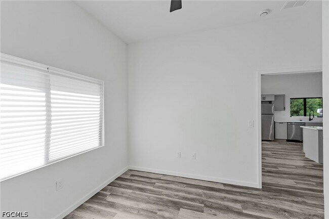 Building Photo - 603 Hawthorne Ave S