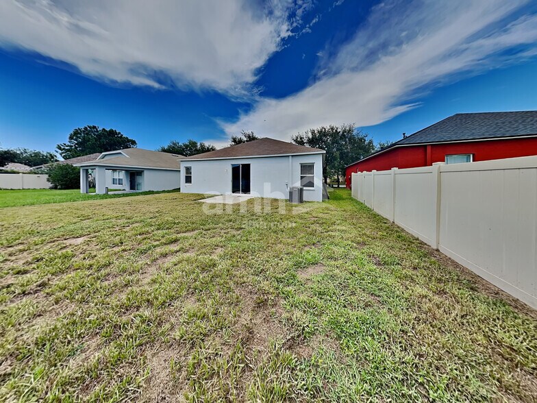 Building Photo - 7044 Monarch Park Dr