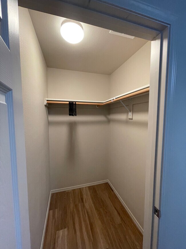 Building Photo - 601 S Kent St