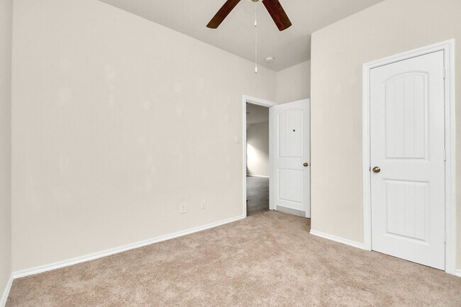 Building Photo - 25634 Royal Catchfly Rd