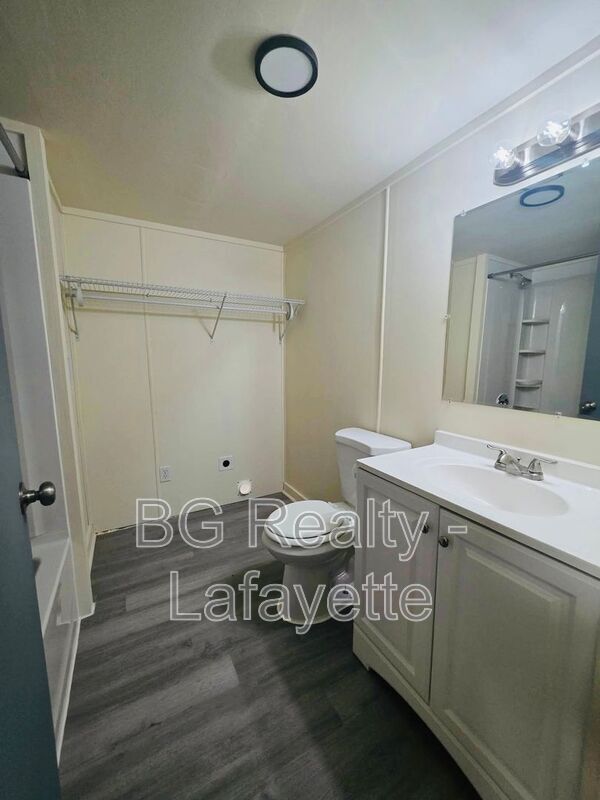 Building Photo - 1012 Delcambre Rd
