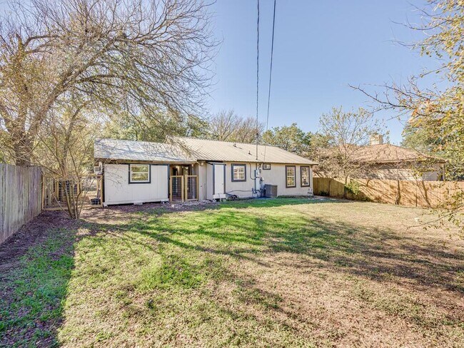 Building Photo - 14806 Longbranch Dr