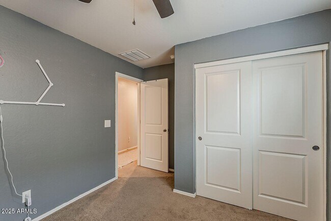 Building Photo - 8721 S 253rd Dr