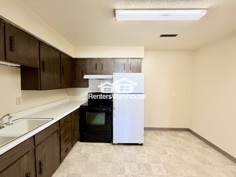 Building Photo - 303 S Madison St