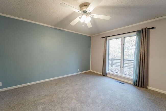 Building Photo - Beautiful 4 bedroom, 3 bathroom home on the East End of Hot Springs Village. Pets are considered ...