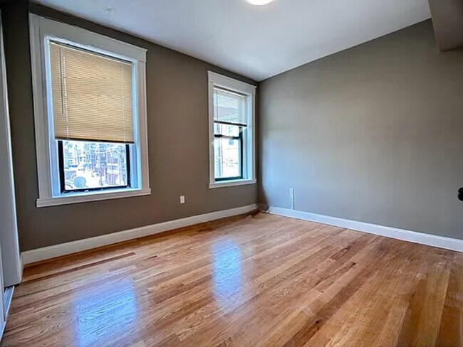 Building Photo - 5-bed 2-bath New Remodel in Cleveland Circle