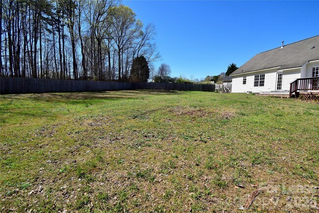 Building Photo - 614 Meadowbrook Dr