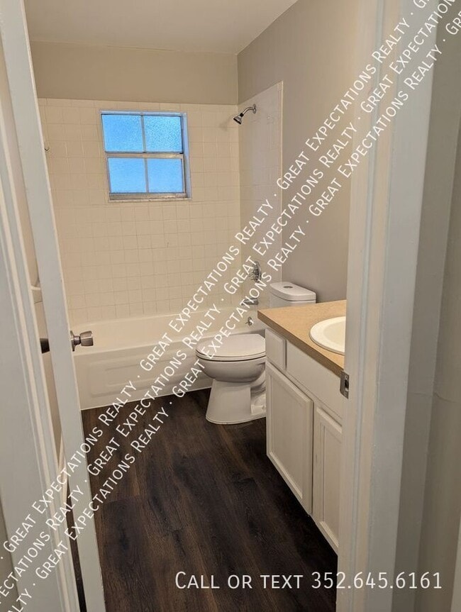 Building Photo - 147 SE 13th Ave