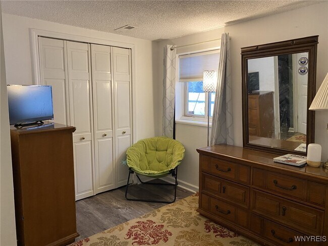 Building Photo - 36 Altair Dr