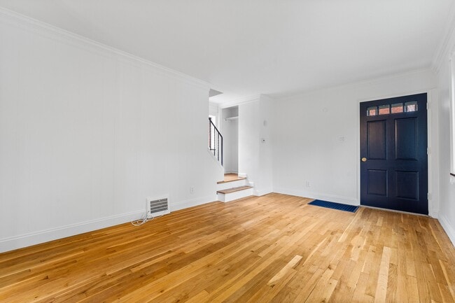 Building Photo - 947 Brintell St