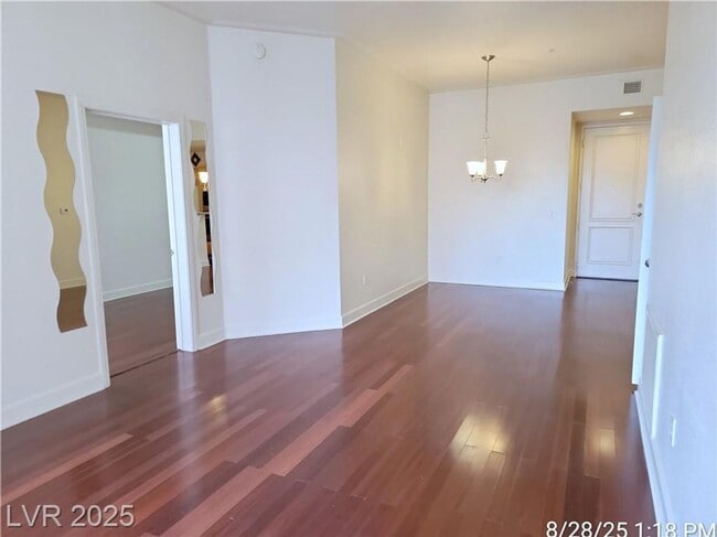 Building Photo - FABULOUS PARK AVENUE--MIDRISE LIVING!!