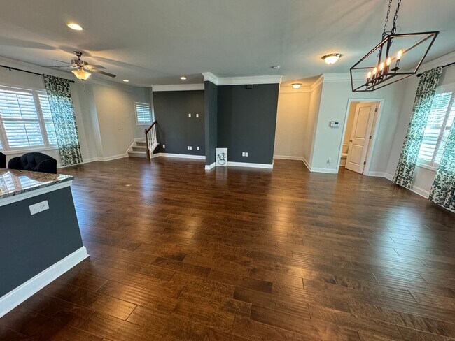 Building Photo - END UNIT 3 Bed | 2.5 Bath Townhouse in Mor...