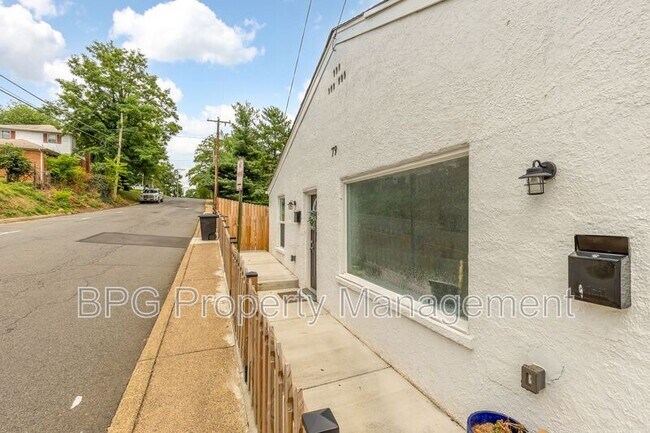 Building Photo - 79 Horner St