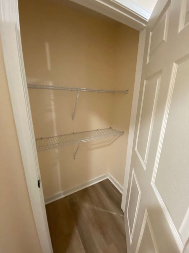 Building Photo - Charming 3Bed/2Ba Duplex Unit Conveniently...