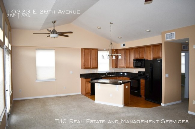 Building Photo - Stapleton Carriage Home for Rent!