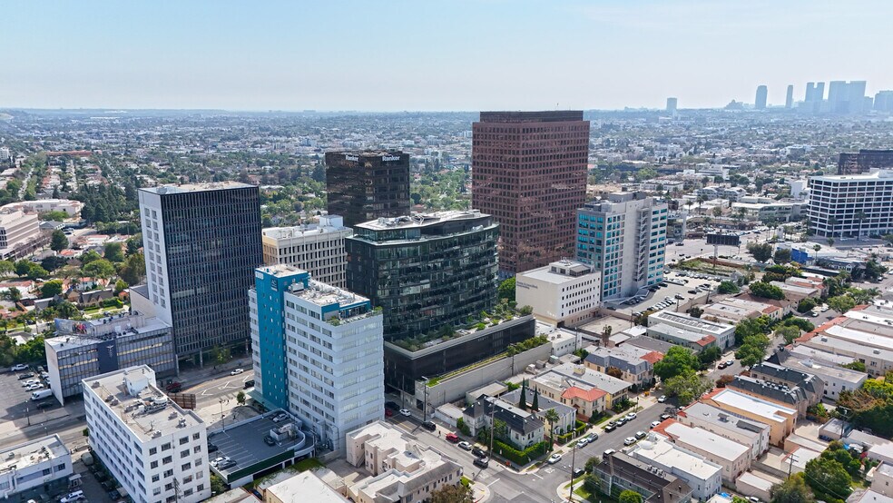 Building Photo - 657 S La Jolla Ave