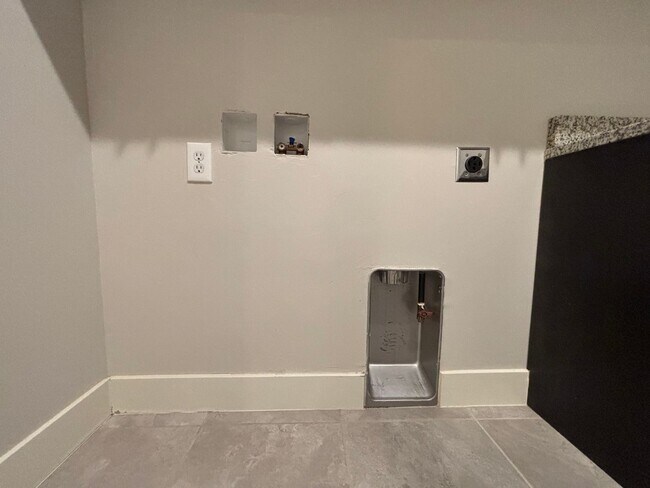 Building Photo - SPACIOUS SINGLE LEVEL HOME IN WASHINGTON F...