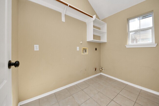 Building Photo - 10118 Heron Meadows Dr