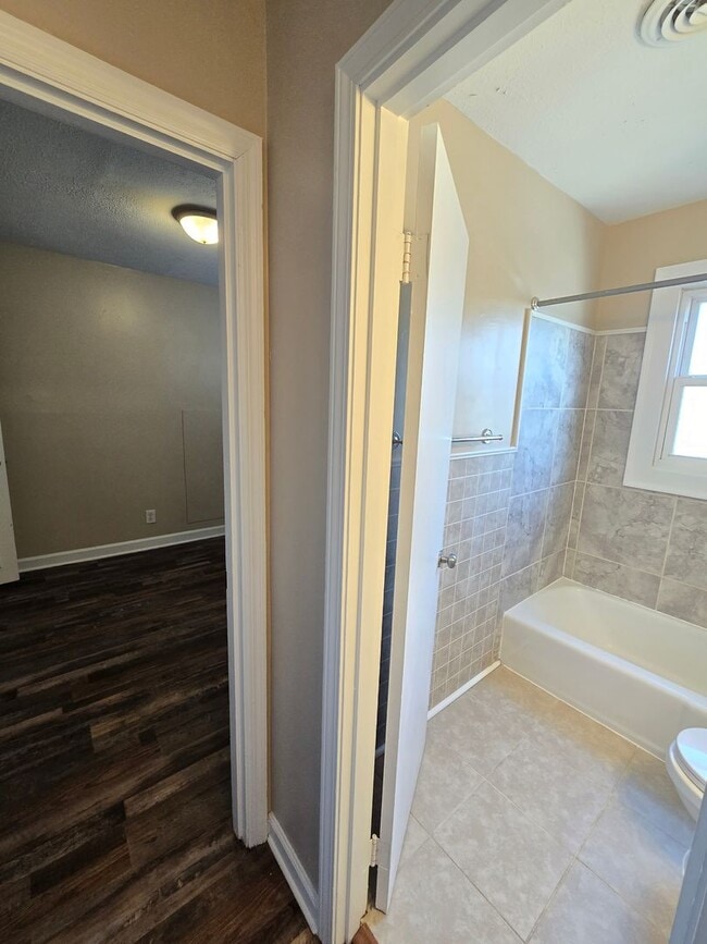 Building Photo - Charming 3 Bedrooms, 2 Full Bathroom Home!...