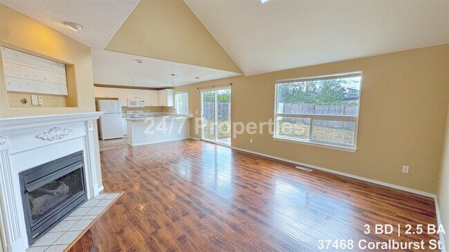 Building Photo - Remodeled 3 BD | 2.5 BA Home - Sandy