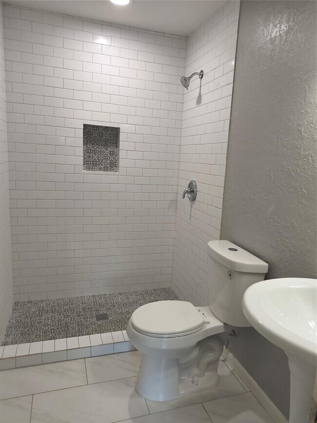 Building Photo - 2305 55th St