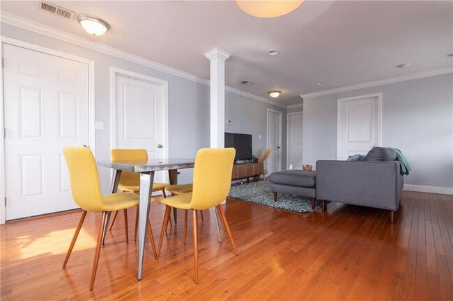 Building Photo - 255 Waterman St