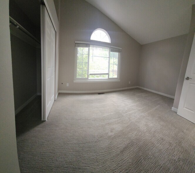 Upper Guest Bed West Facing - 415 Pheasant Run