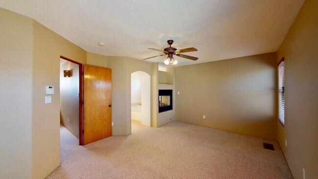 Building Photo - 3 bedroom 2.5 bathroom southwest Albuquerque