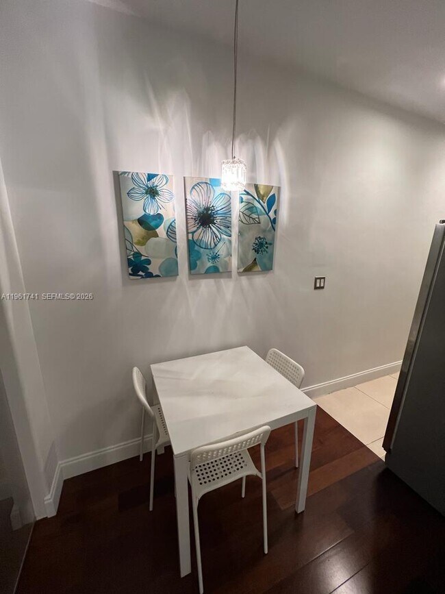 Building Photo - 526 15th St