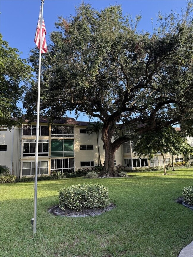 Building Photo - 5141 W Oakland Park Blvd