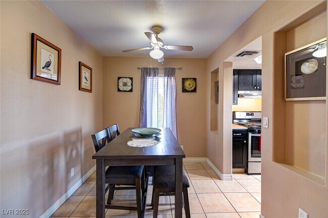 Building Photo - 1440 E Vegas Valley Dr