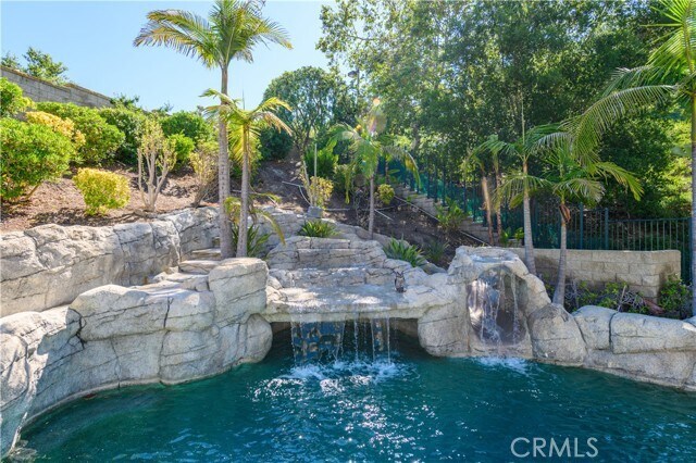 Building Photo - 21 Bent Oak