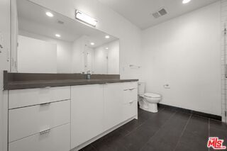 Building Photo - 1215 S Bedford St