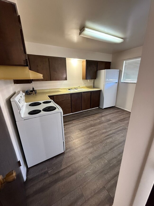 Building Photo - CS-1070 E 800 N