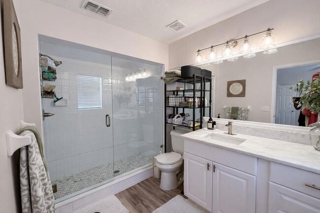 Building Photo - 7218 N Highland Ave