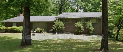 Building Photo - 2325 4th Pl NE