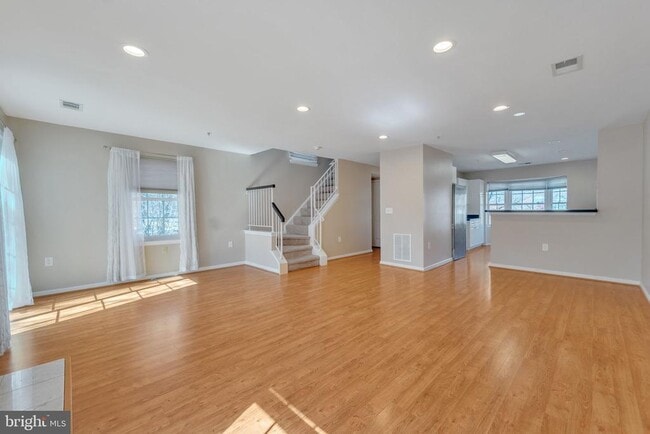 Building Photo - 1903 Pawlet Dr