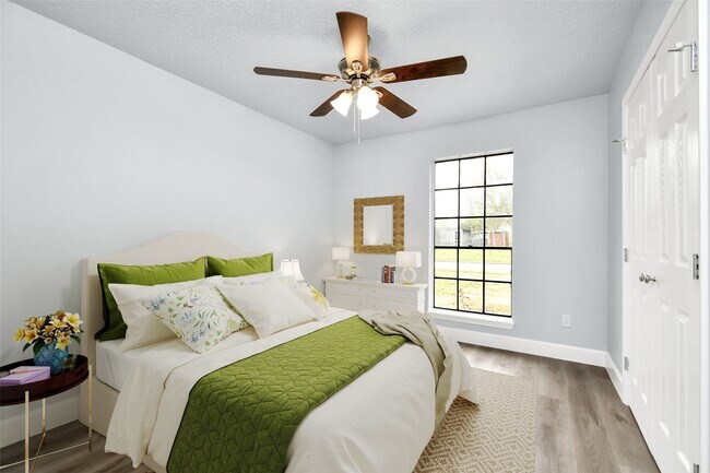 Building Photo - 6411 Hollow Oaks Dr