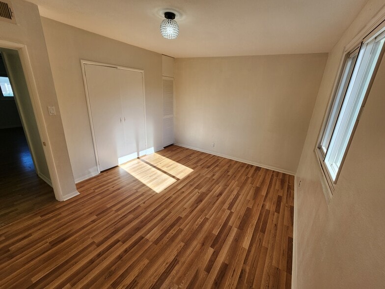 Building Photo - 10447 Cantara St