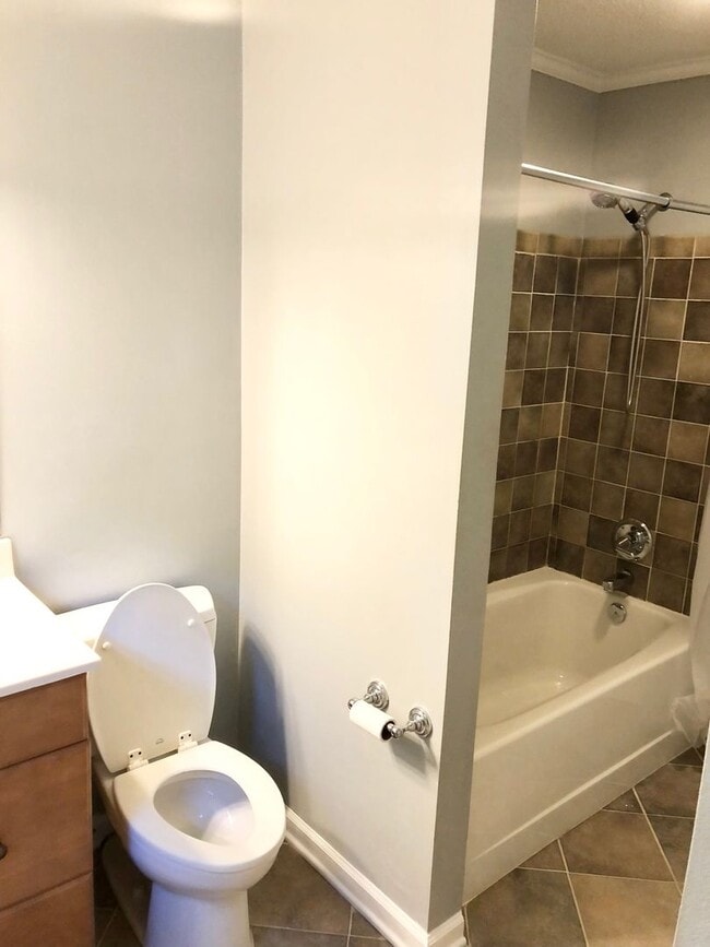 Building Photo - 3 BR 2 Bath Townhome