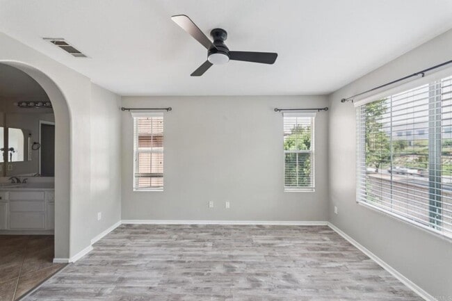 Building Photo - 3 Bedroom 2.5 Bathroom townhouse