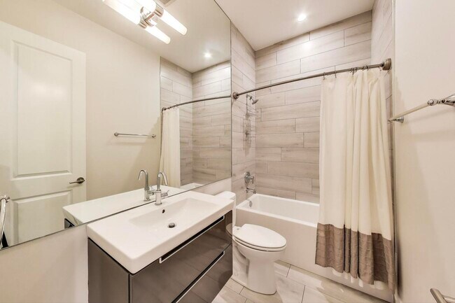 Building Photo - 3224 N Elston Ave